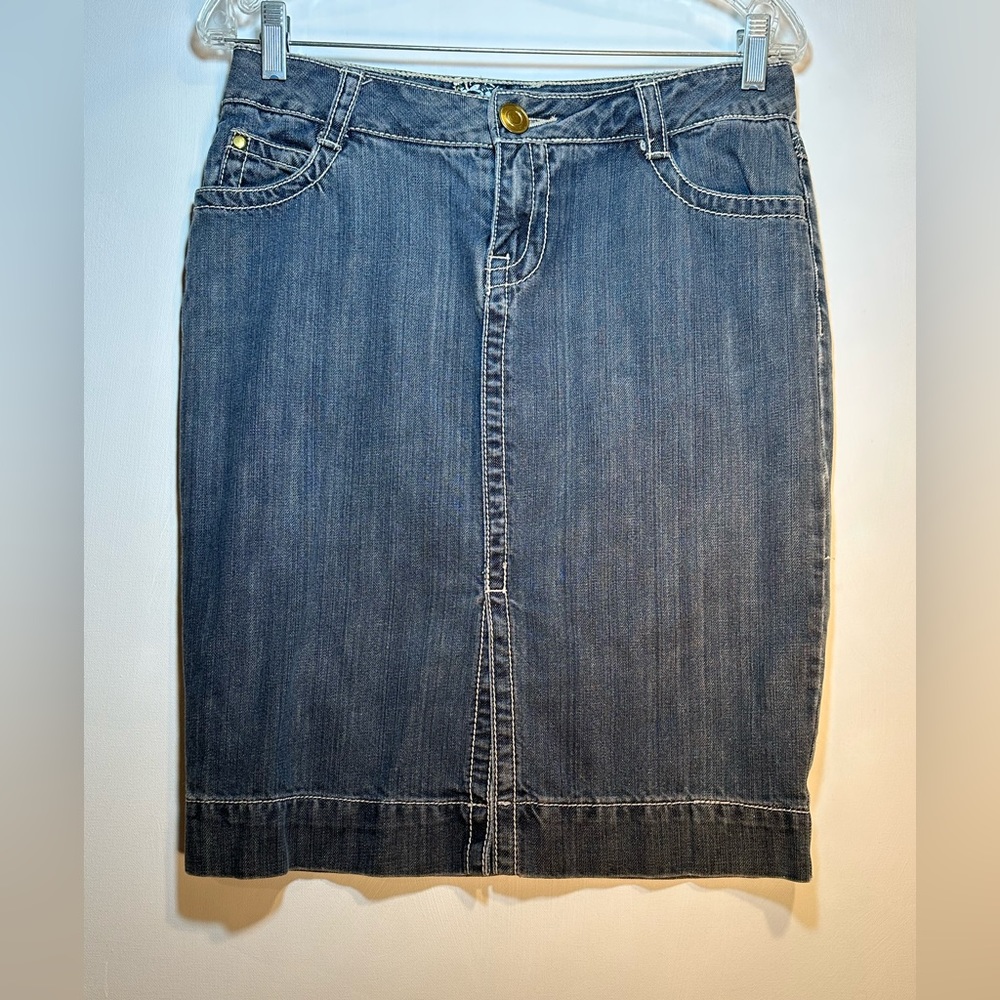 Kenzie denim pencil skirt size 6 (runs big)